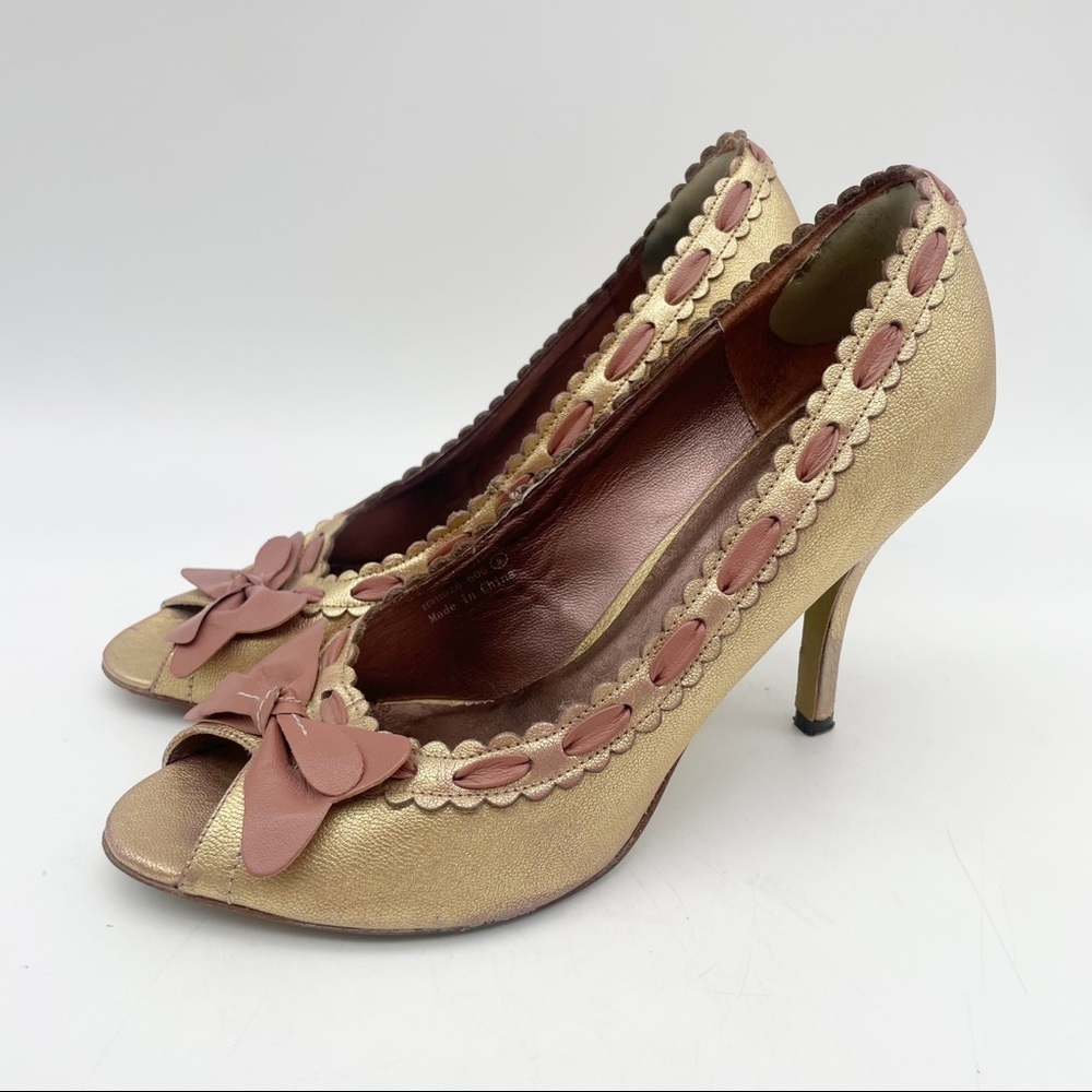 House of Harlow gold and mauve bow heels. Size 9